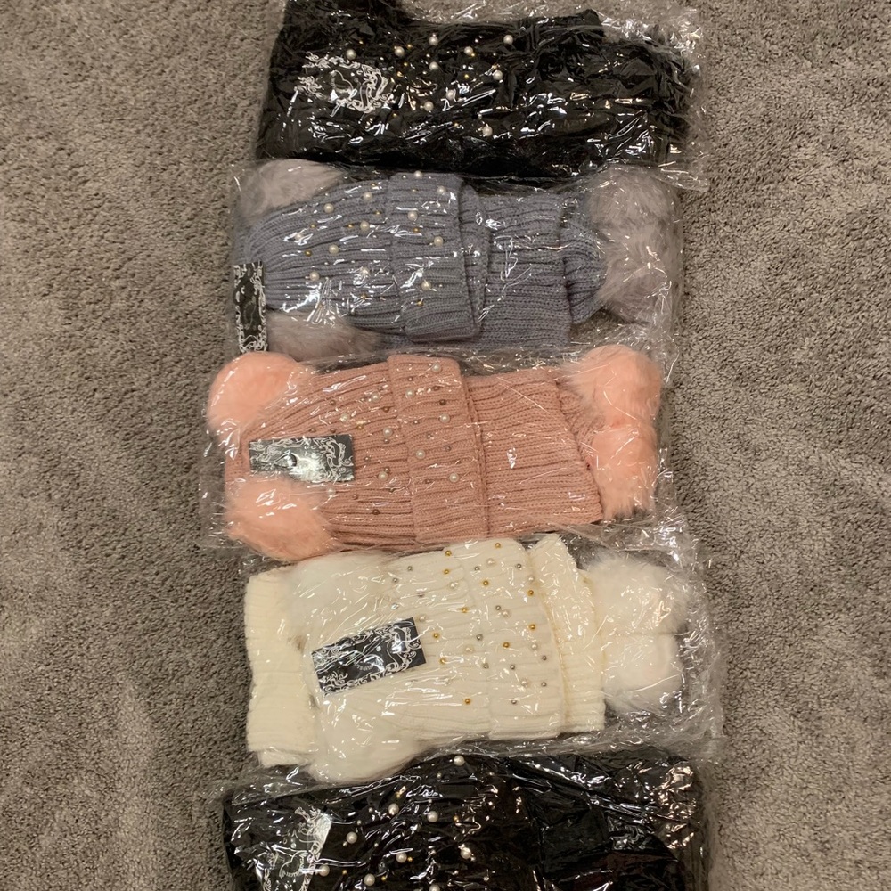 NWT White Fur lined Pom Pom Beanie w/ Scarf Set - Picture 5 of 5